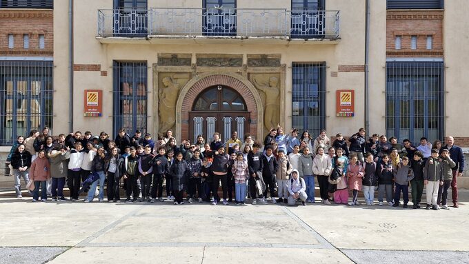 Photo de groupe devant le collège